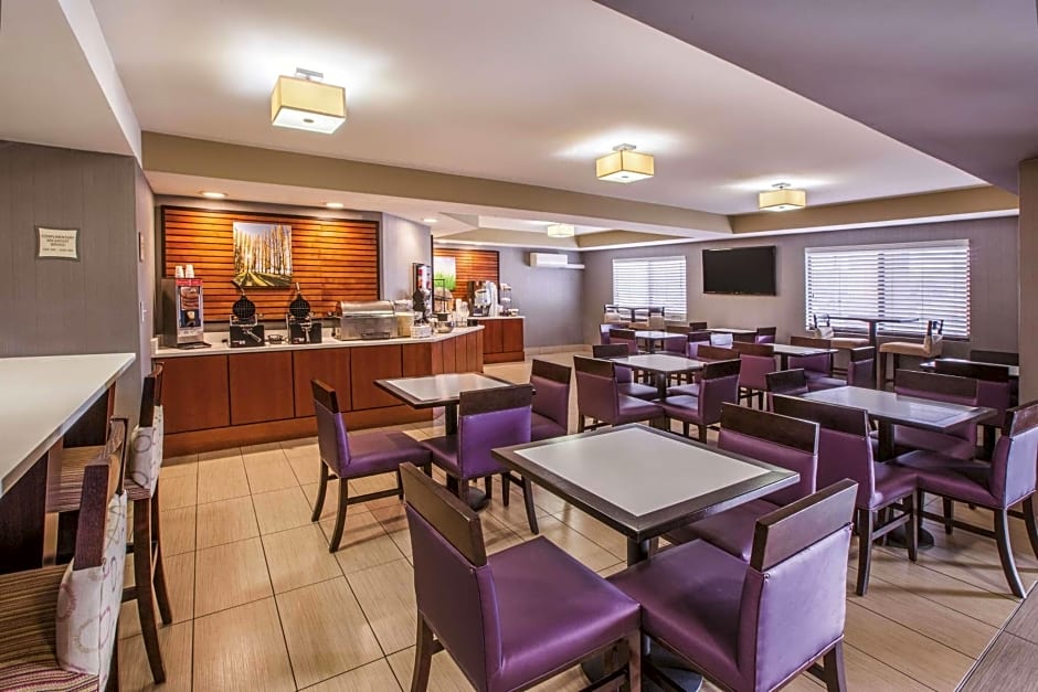 La Quinta Inn & Suites by Wyndham Erie