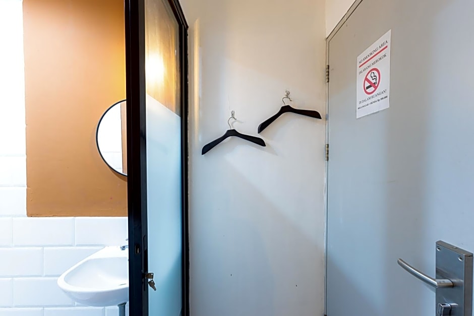 RedDoorz near Mangga Dua Mall