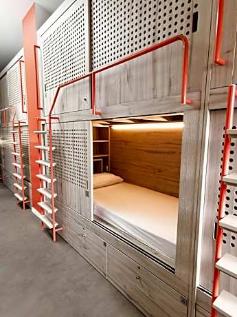 Bed in 8-Bed Mixed Dormitory Room