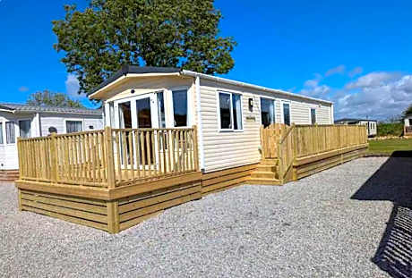 Luxe 6 berth caravan Lytham