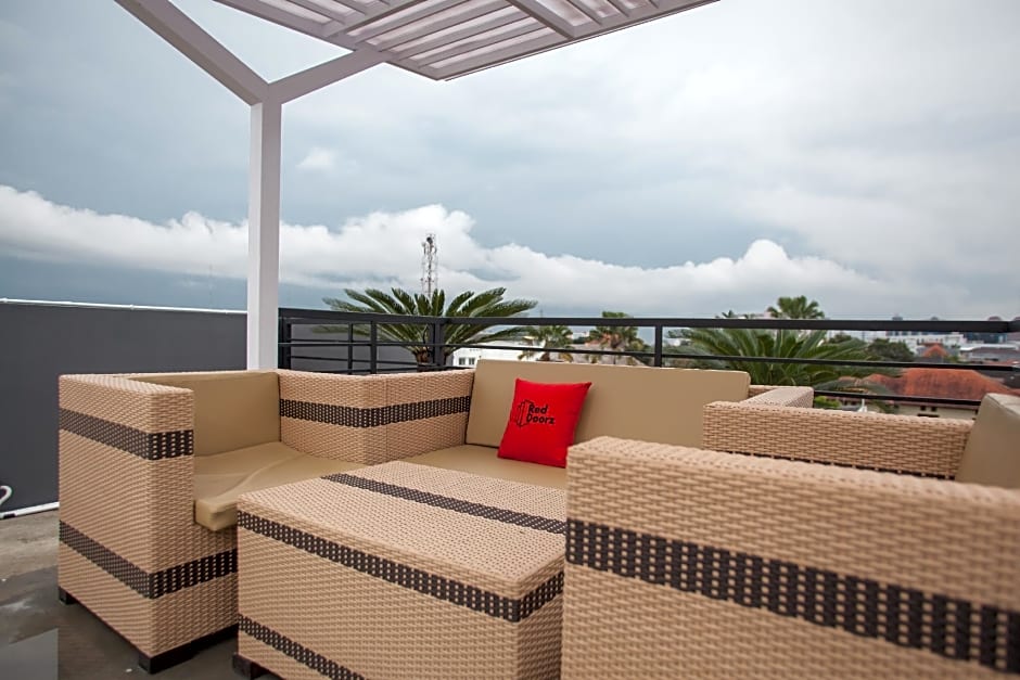 RedDoorz Plus near Politeknik Negeri Malang