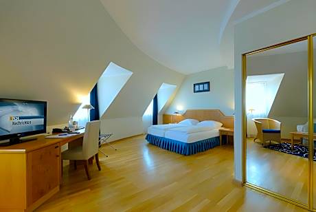 Superior - 1 King Bed