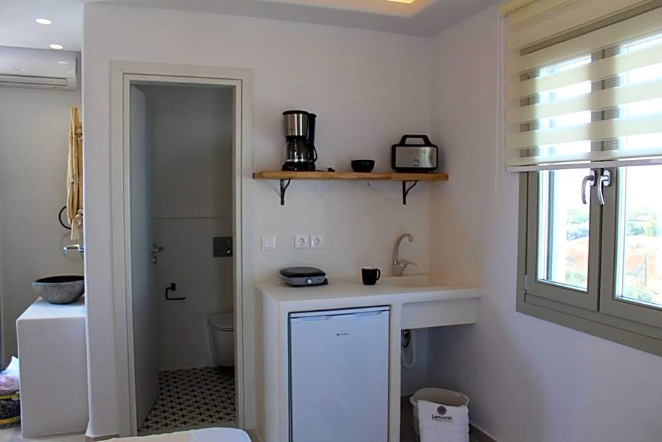 Lemonia Suites with outdoor BBQ area