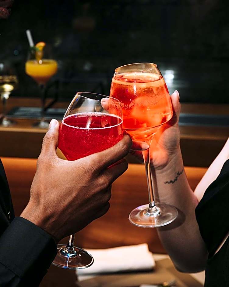 Le VIP Paris - Yacht Hotel