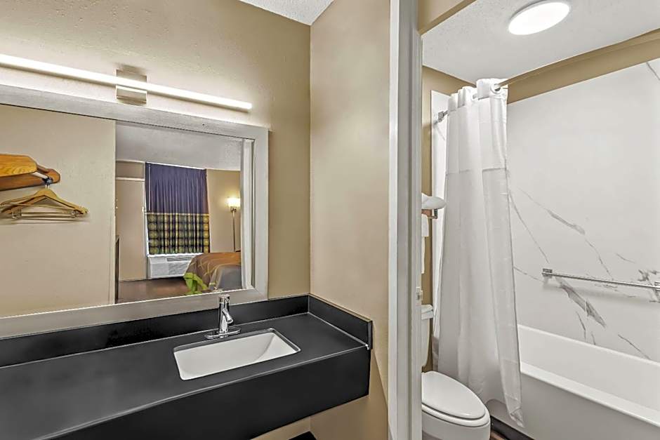 Super 8 by Wyndham Commerce