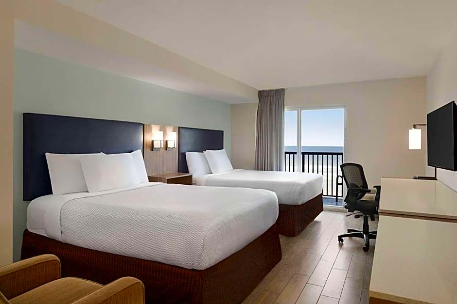 La Quinta Inn & Suites by Wyndham Oceanfront Daytona Beach