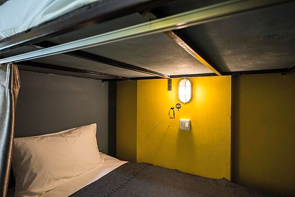 Backpacker Street Airport Place