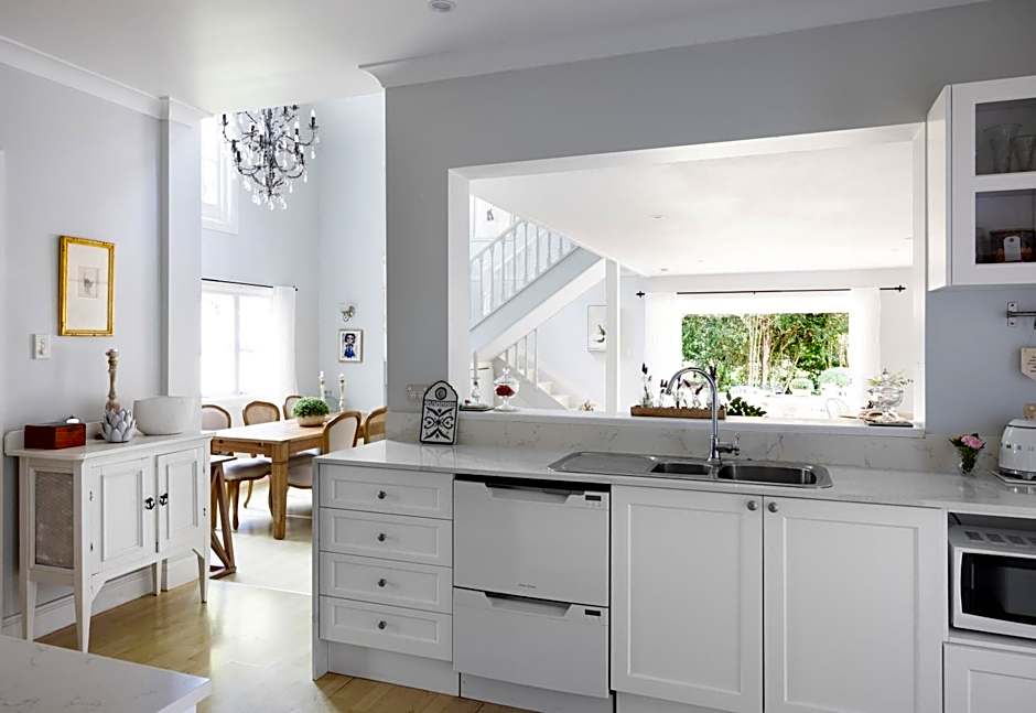 Exclusive Luxury Designer Cottage Estate for 10 - Peaceful Retreat Just 8 Minutes from Maleny