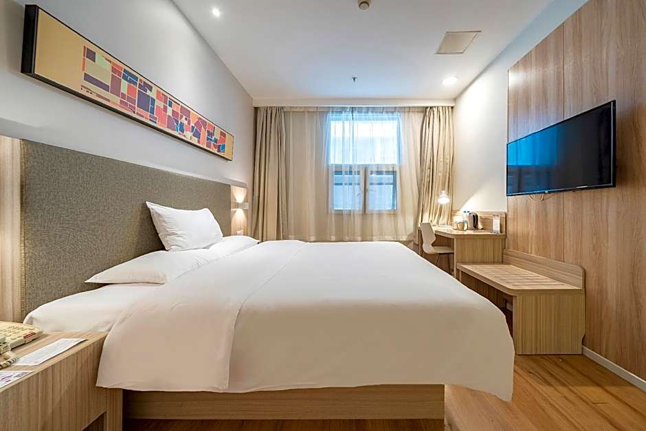 Photo 1 of 8 of Huazhu - Room With Bed