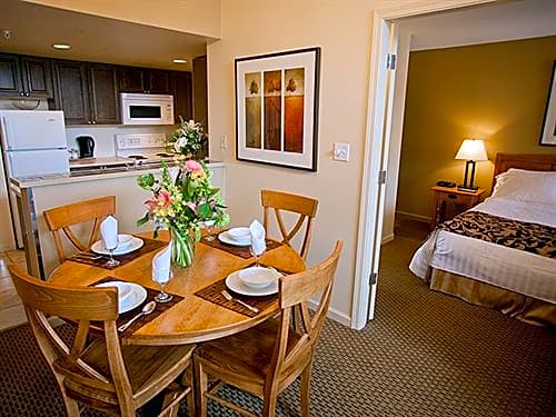 Tyndall Stone Lodge by Whiski Jack