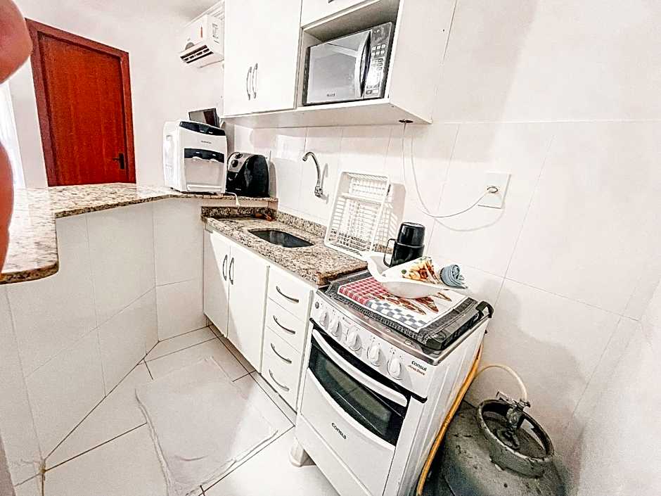 Flat's com 1 suíte no pavimento superior com internet privativa 300MBPS localizado no Residencial Mont Hebron, condomínio a aproximadamente 250m da praia de Taperapuã, com piscinas, sauna e portaria 24hrs