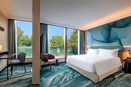King Deluxe Room with Seine View