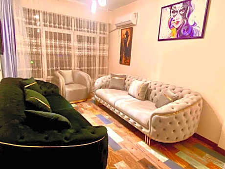 LICENSED ,JAZZY TOP CLASS 3 BEDROOMS HOMES 100Mb Wi-Fi