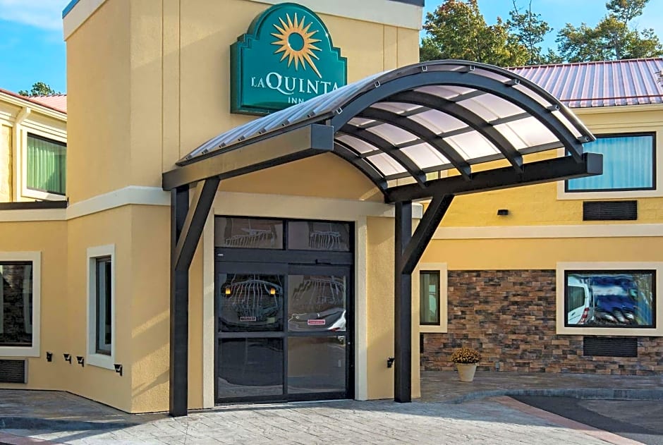 La Quinta Inn & Suites by Wyndham Buffalo Airport