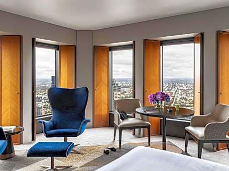 LUXURY CORNER ROOM, 1 King Bed, City or Bay Views