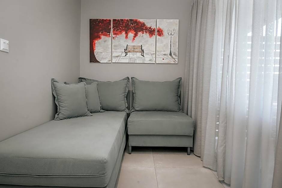 Elizabeth Queen Luxury Rooms