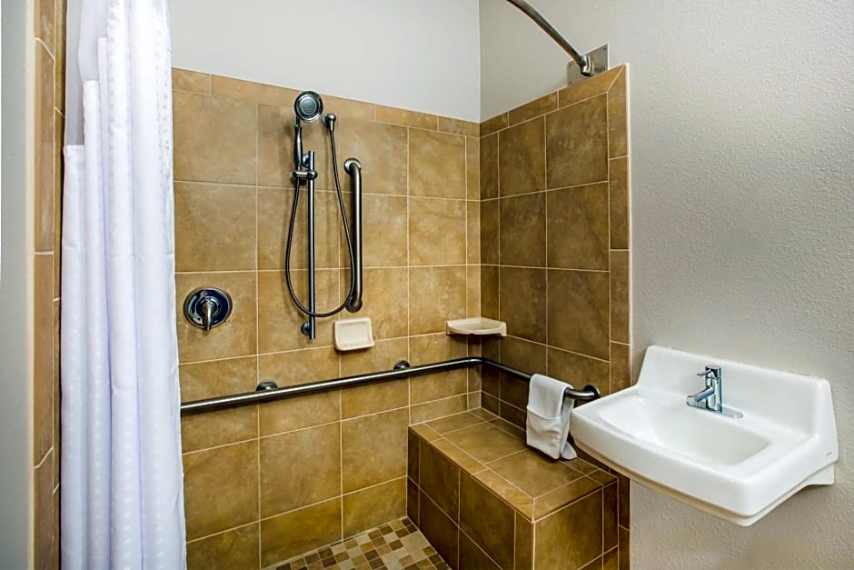 Holiday Inn Express Hotel & Suites Bellevue-Omaha Area