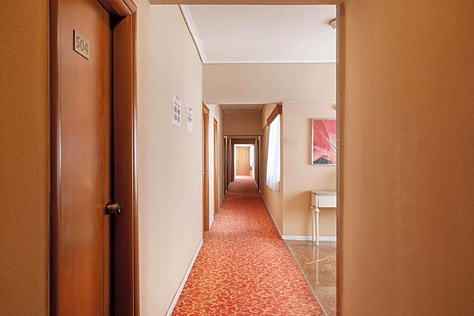 Xenophon Hotel