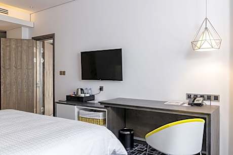 Trademark Twin, City View Room (2 Twin Beds)