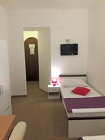 Economy Twin Room