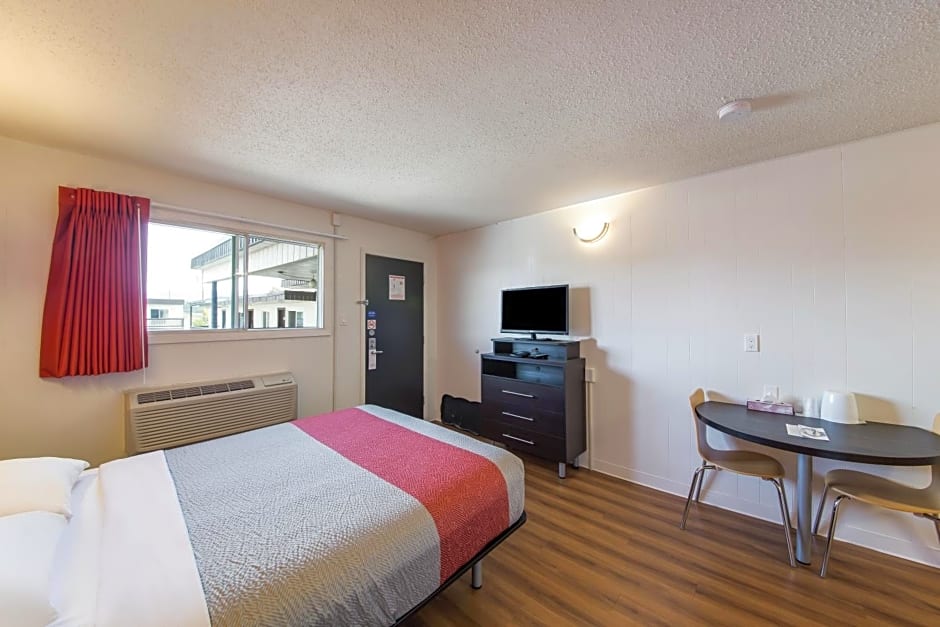 Motel 6-Cranbrook, BC