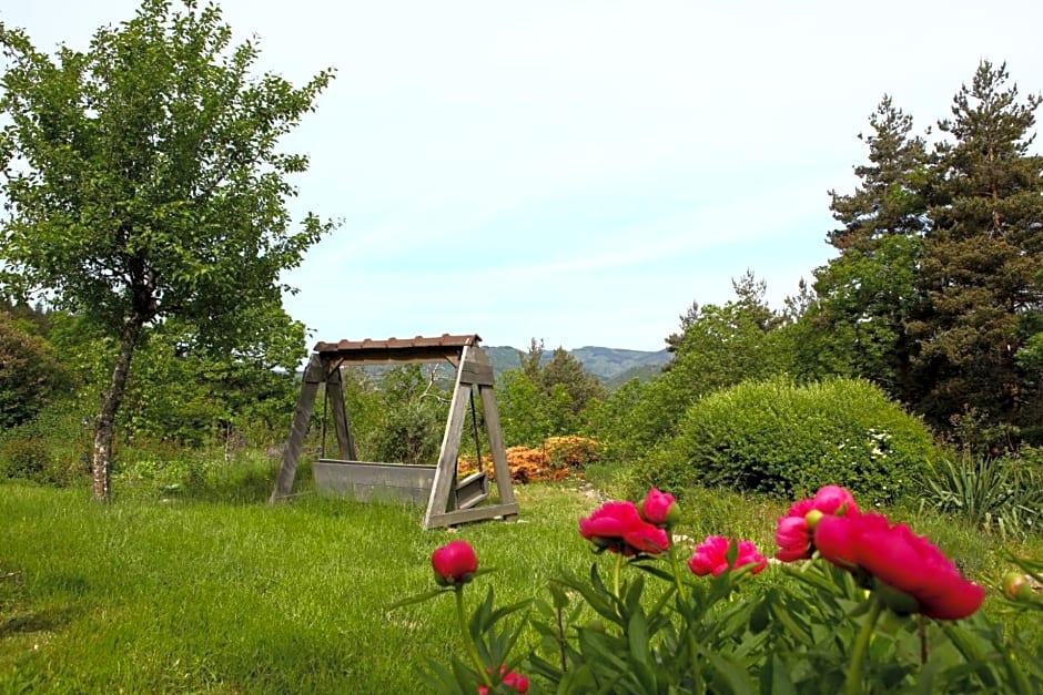 Les Grangeonnes, gîtes nature, piscine, bain nordique, sauna pour accueil familiale ou de groupe