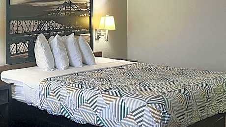 1 King Bed | Non-Smoking, Micfridge