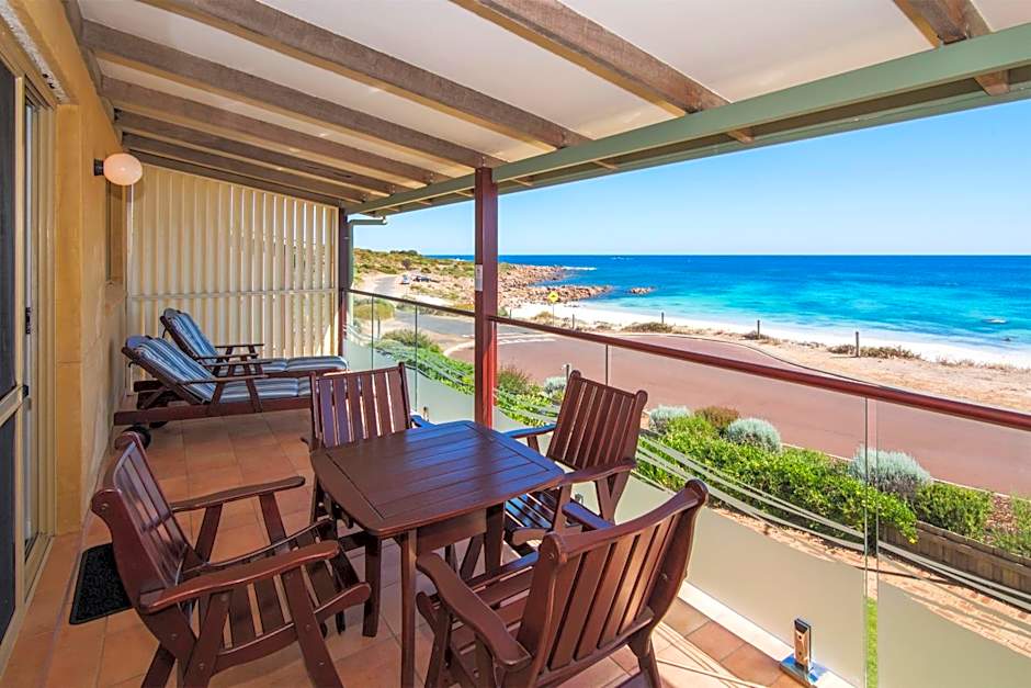 Canal Rocks Beachfront Apartments