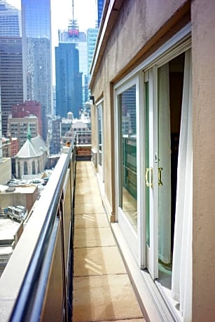 Penthouse One-Bedroom Apartment with King Bed