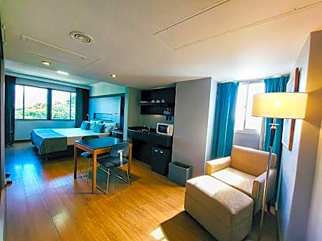 Corner Double Room