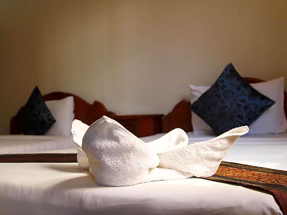 Golden Noura Villa-Pub & Restaurant