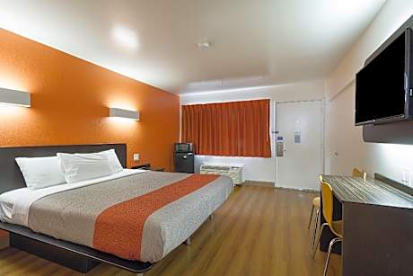 1 King Bed | Mobility Accessible Tub, Nsmk