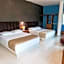 LA LOMA SUITES