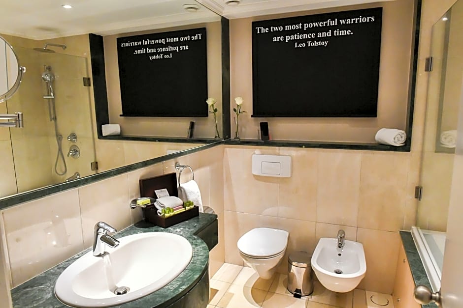 Le Bristol Hotel