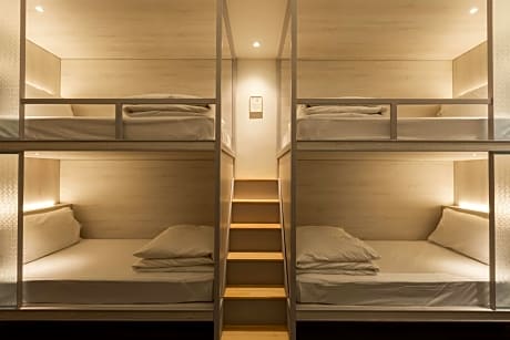 Standard Quadruple Room - No Window