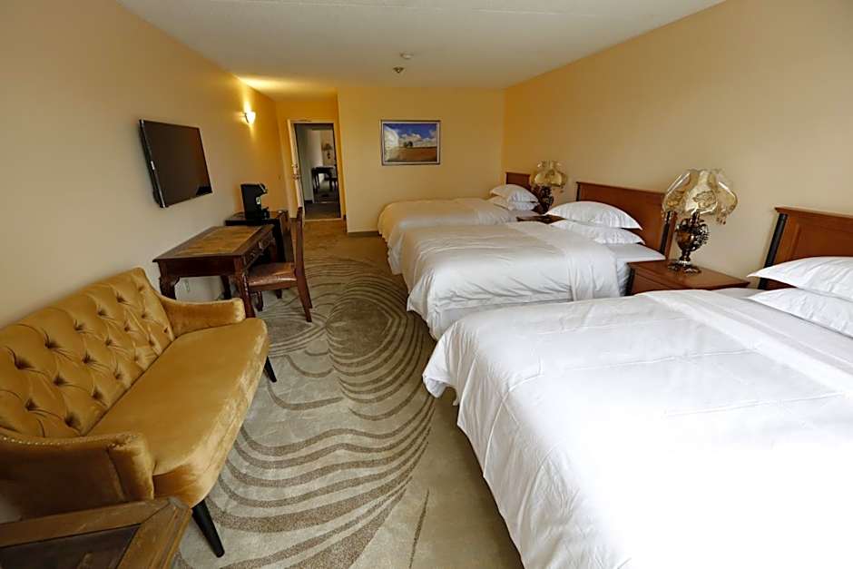 Fullerton Manor Inn
