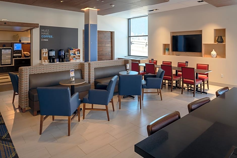 Holiday Inn Express & Suites - Tulsa Downtown - Arts District, an IHG Hotel