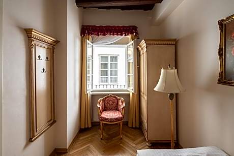 Deluxe Room with street view