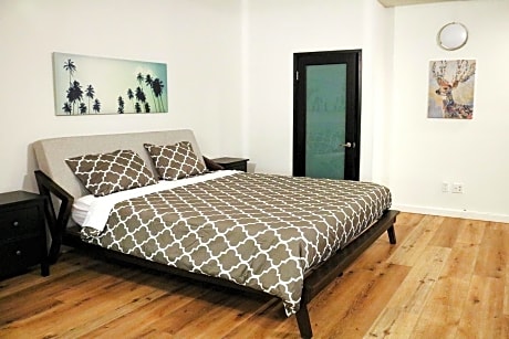 1 King Bed 1 Twin Bed Loft Suite Non-Smoking