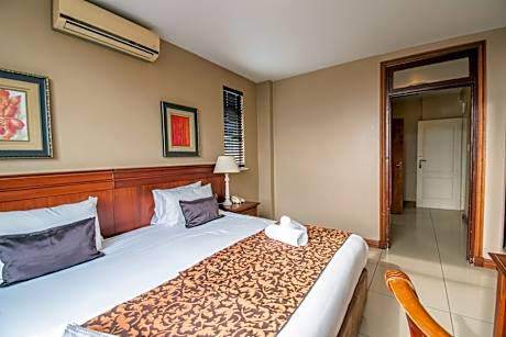 Emakhosini Hotel On East