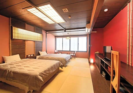 Japanese Modern Twin Room with Private Toilet and Massage Chair - Non-Smoking