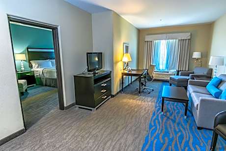 King Suite with Sofa Bed - Communication Accessible