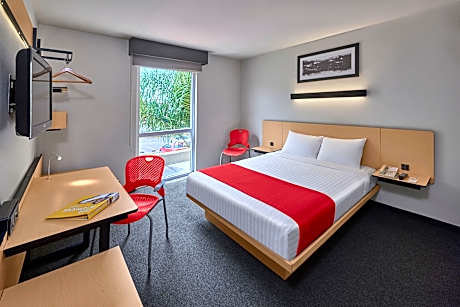 Queen Bed Non Smoking