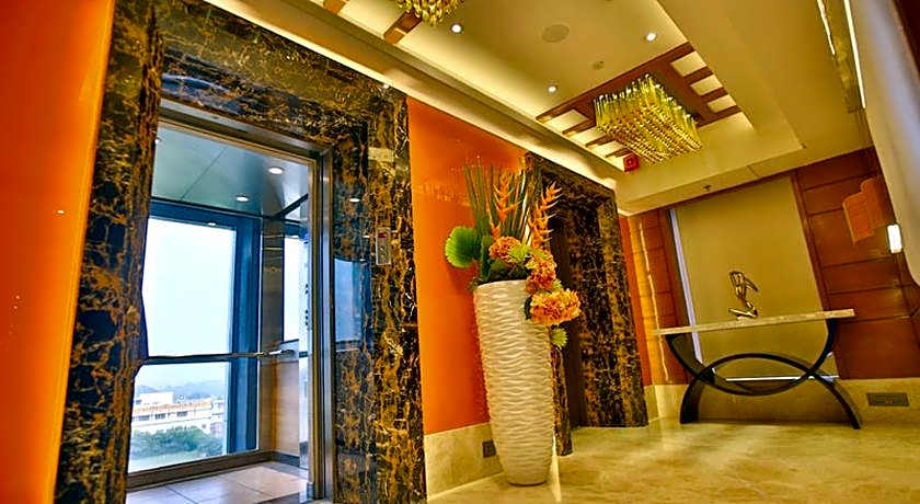 Regenta Central The Crystal Kanpur