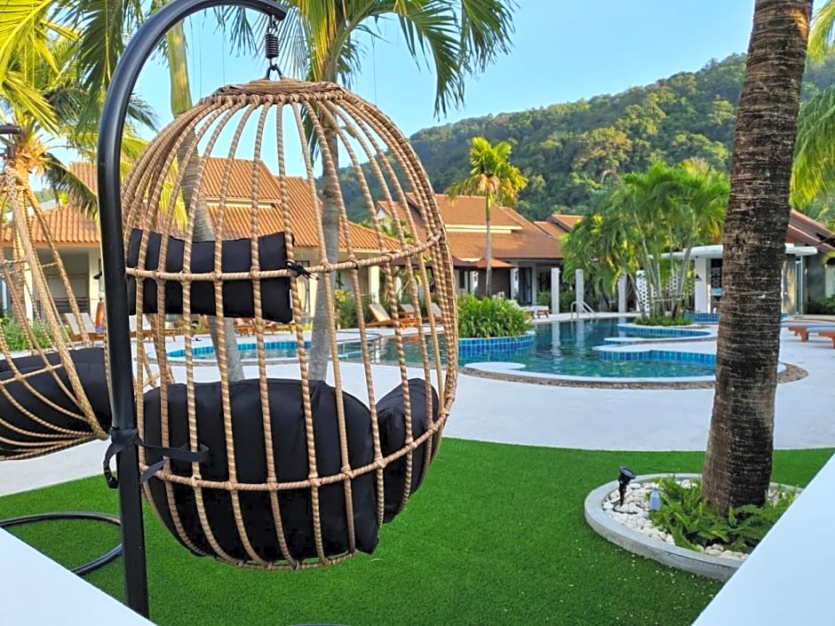 Kata Lucky Villa & Pool Access