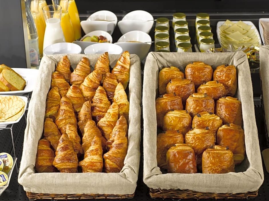 greet hotel restaurant Angouleme Ouest
