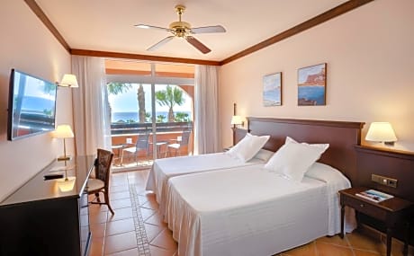 Double Room with Sea View (2 Adults + 1 Child)