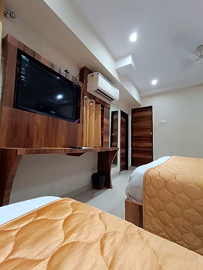 Hotel Rishi International - Grant Road