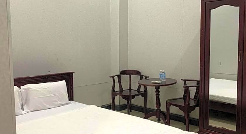 Thi Long Phung Hotel