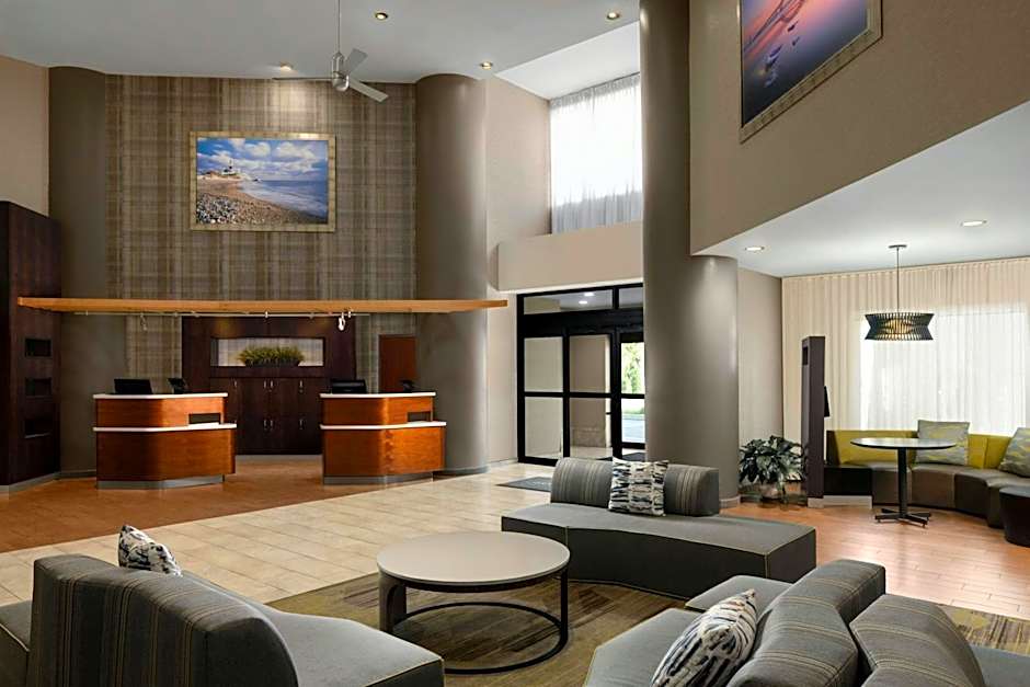 Courtyard by Marriott Long Island MacArthur Airport